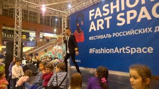 Красива сильно Маркус Рива Fashion Art Space Мега Химки Москва 5 марта 2016