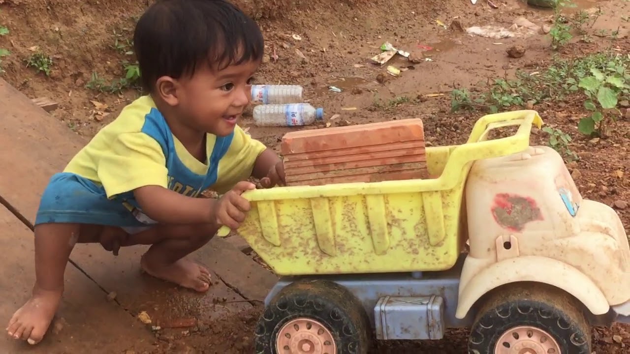 Building house by kids - YouTube