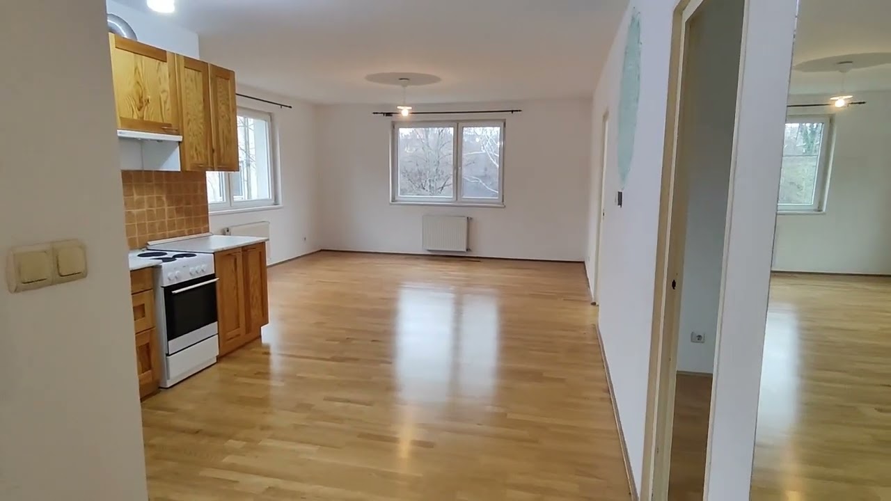 Sárbogárdi úton 100 nm-es lakás eladó, azonnal költözhető.