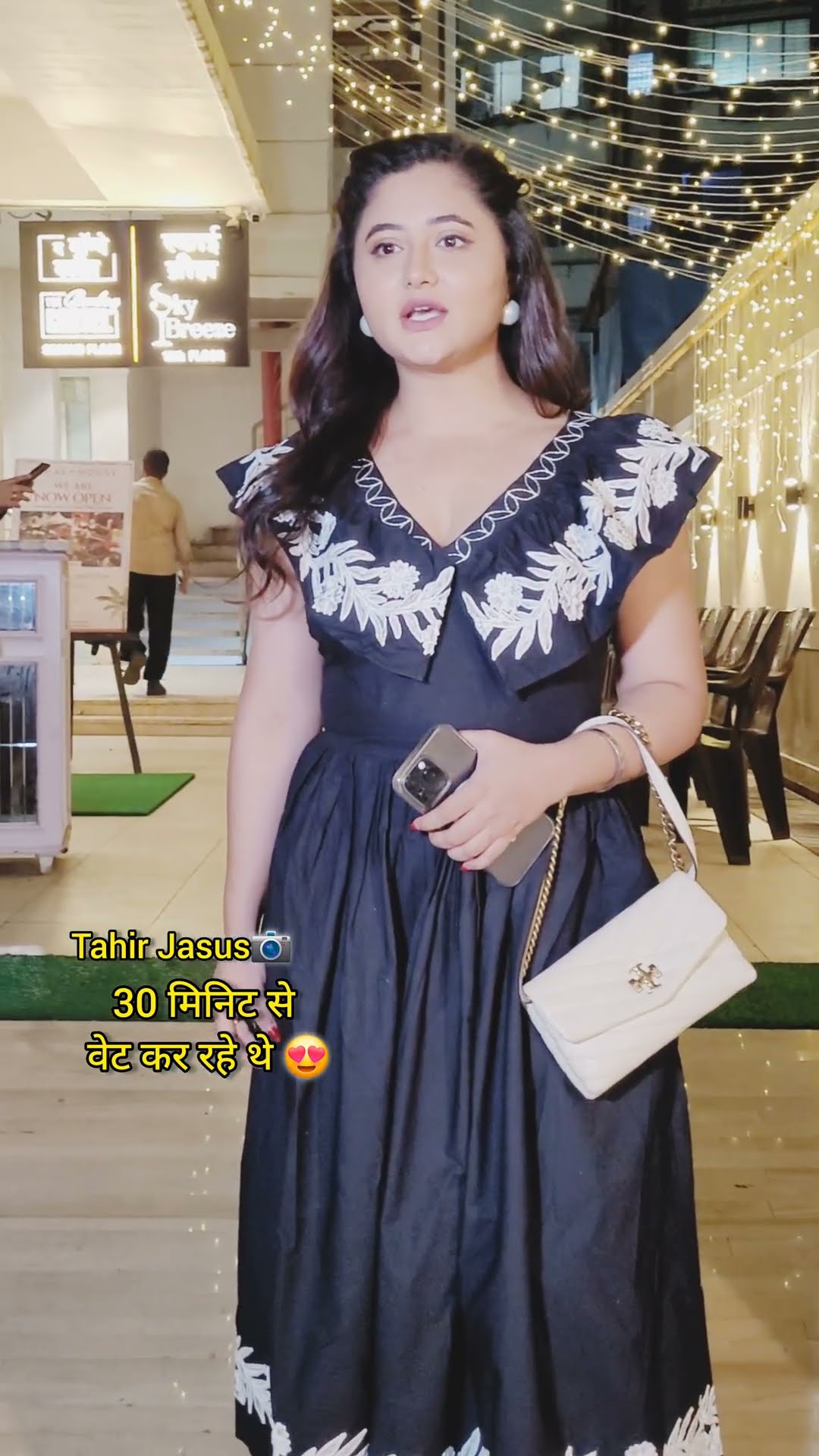 30 मिनिट से वेट ?. #rashamidesai #shorts #tahirjasus #bollywood