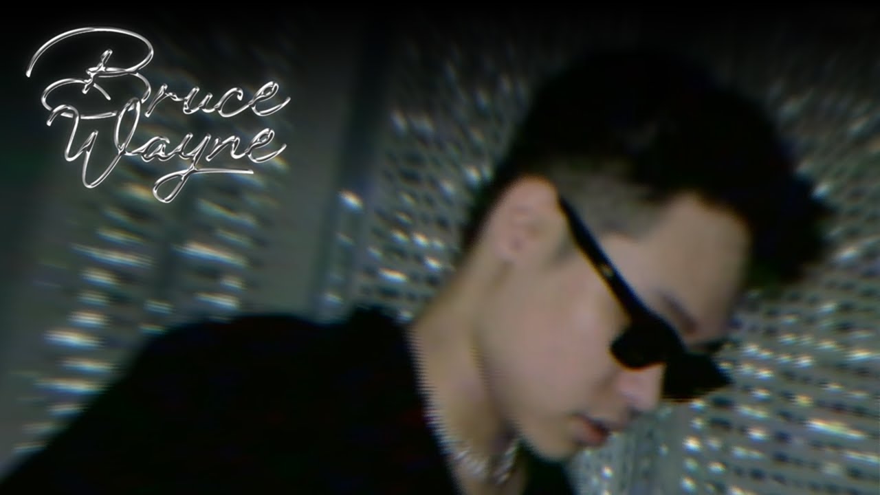 Παρακολούθηση TOSKA - Bruce Wayne | prod. Trungng & L DC | Official MV στο YouTube Παρακολούθηση TOSKA - Bruce Wayne | prod. Trungng & L DC | Official MV στο YouTube