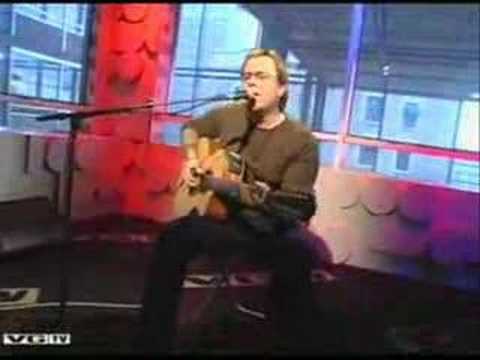 ellis-stompbox-foot-drum-percussion-and-guitars