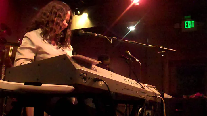 Gail Jhonson performs "Pacific Breeze" Live at Spa...