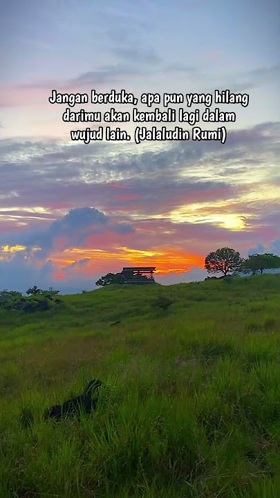 tetap tersenyum walau duniamu  sedang hancur😊