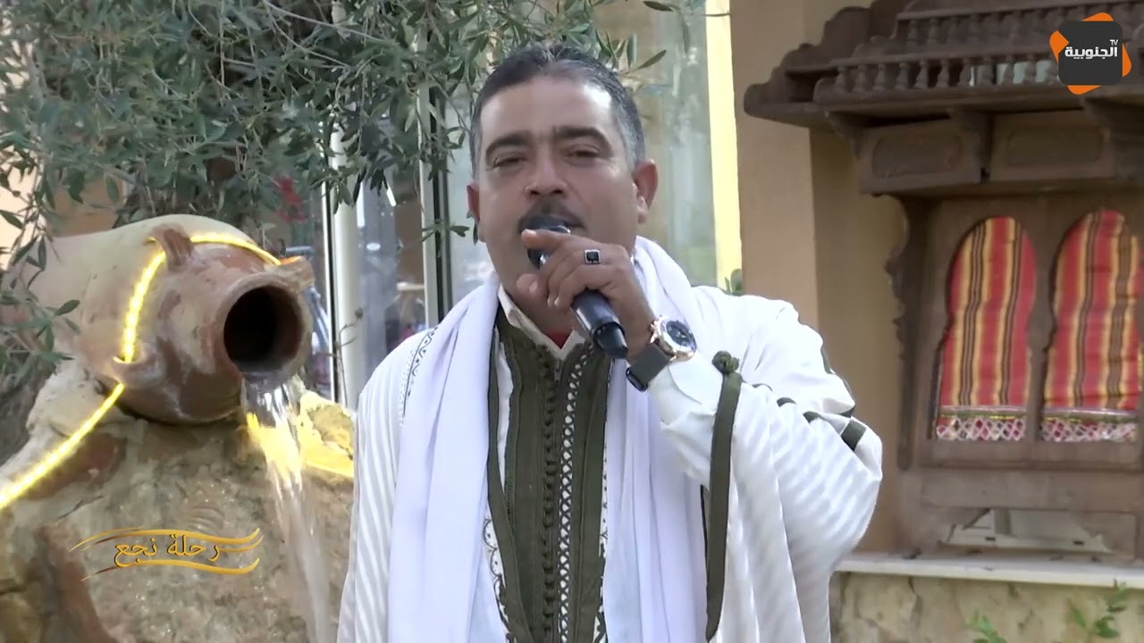 الشاعر لزهر حسني يؤدي 'ماتت الحرة وزايد على همي..يا غبنتي يا وجايع على أمي'  مع عزف متميز على القصبة