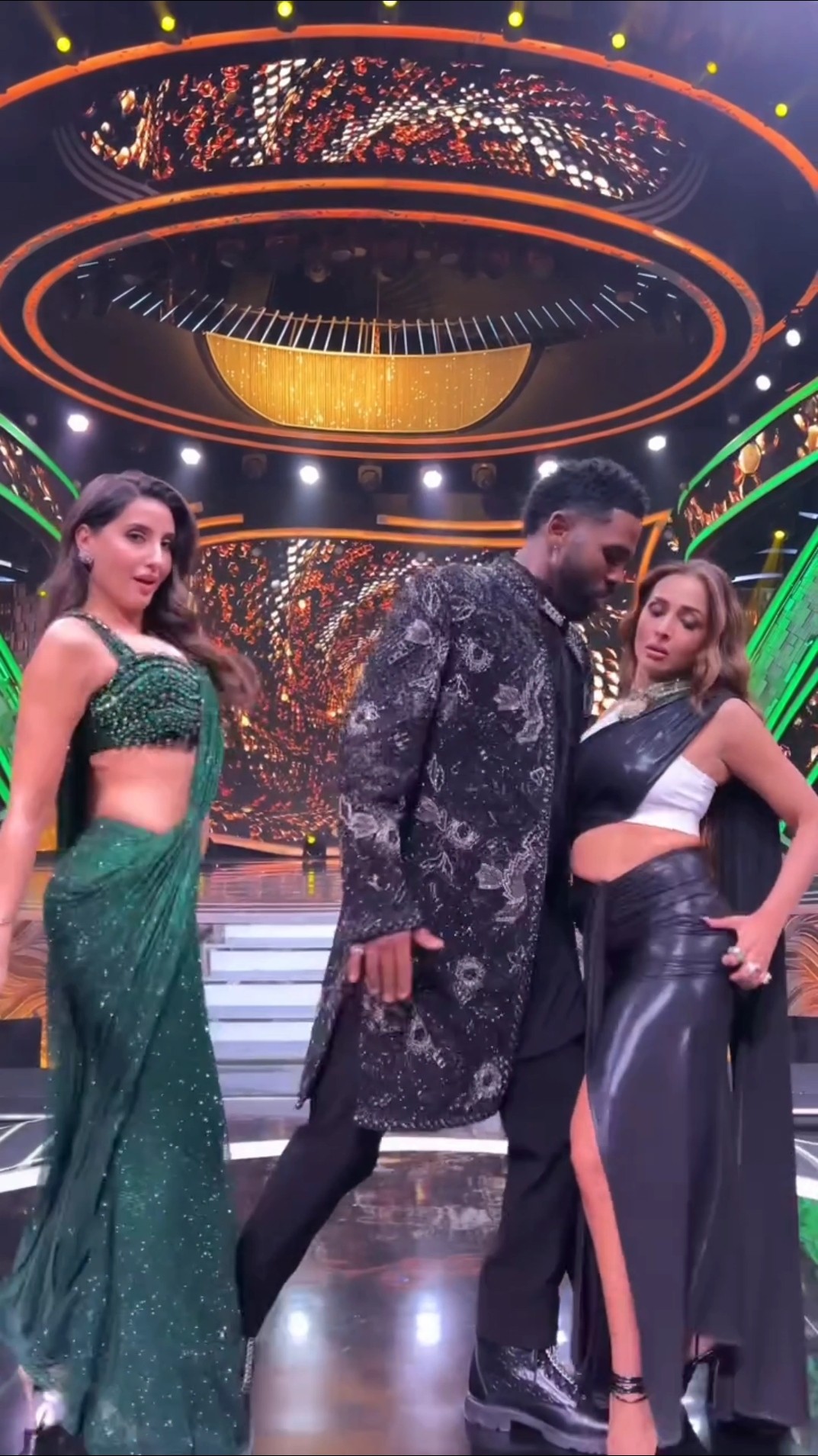 This trio is sending heatwaves ? #filmykalakar #norafatehi #malaikarora s#jasonderulo