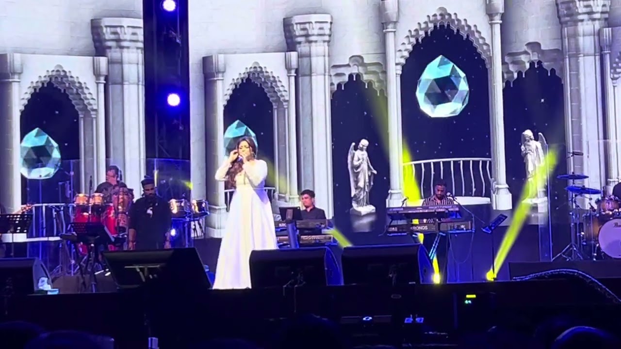 Chol rastay saje tram line....Sreya Ghoshal 👌👌