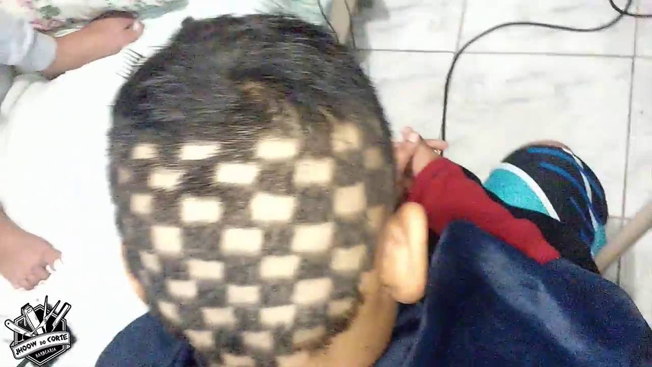 Primeira Arte no Cabelo - Corte de Cabelo xadrez quadradinho Jhow do corte  (First Art in Hair ) 