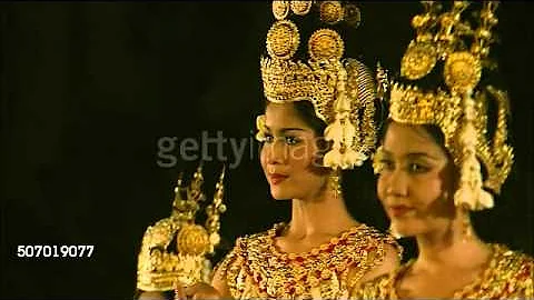Neak Mneang Ouk Phalla, performing of Apsara at An...