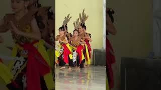 Tari adat dayak #tarimandau #adatdayak