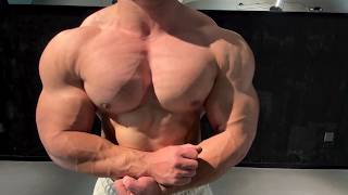 The Bigger the Biceps, The Gayer the Vibes 😏🔥