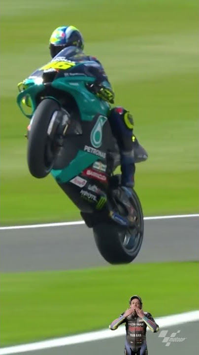 MOMENT VALENTINO ROSSI DI MOTOGP SANG LEGEND #SHORTS