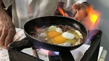 Al Soussi: Lebanese Breakfast السوسي ، فطور لبناني تقليدي ، بيض ، حمص ، فول ، فتة ، كبدة