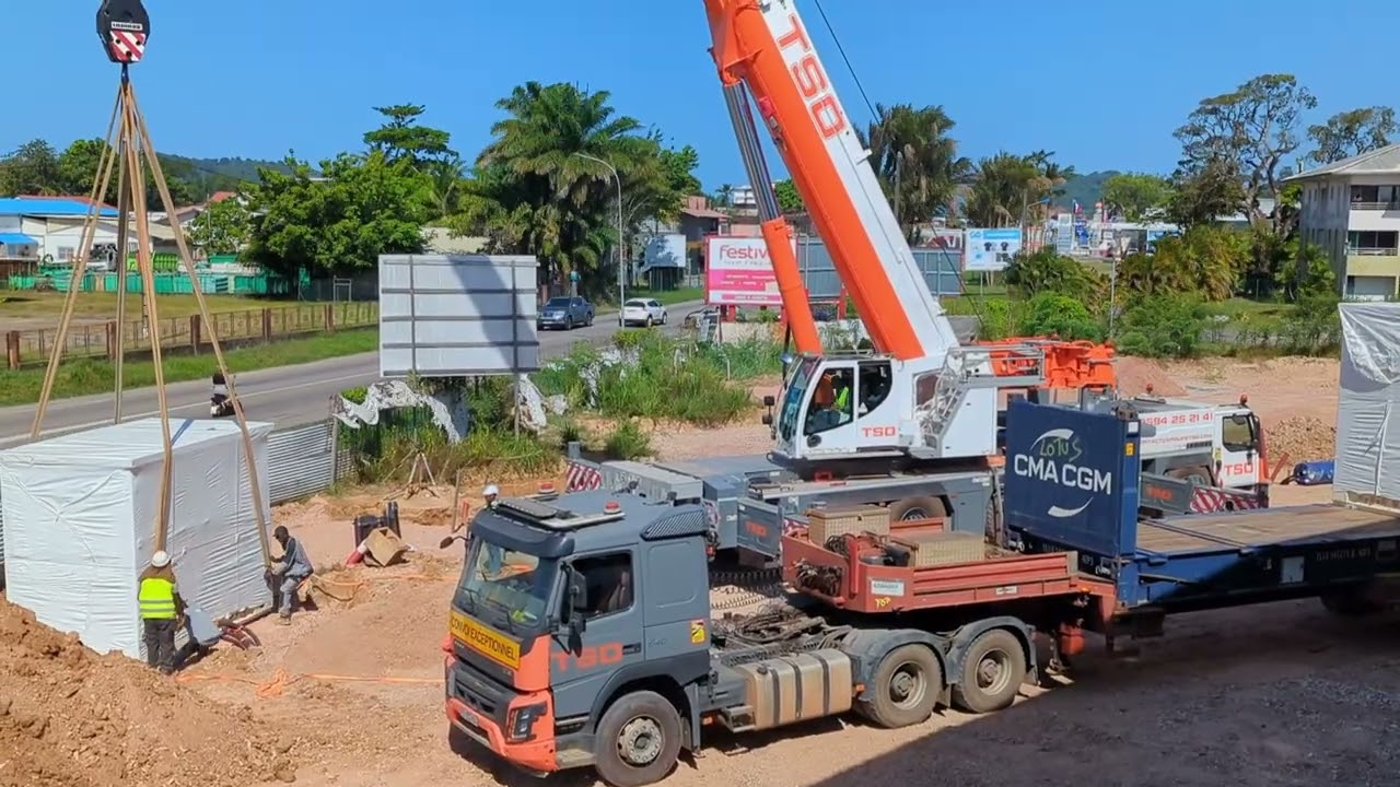 Opération de levage de deux postes transformateurs