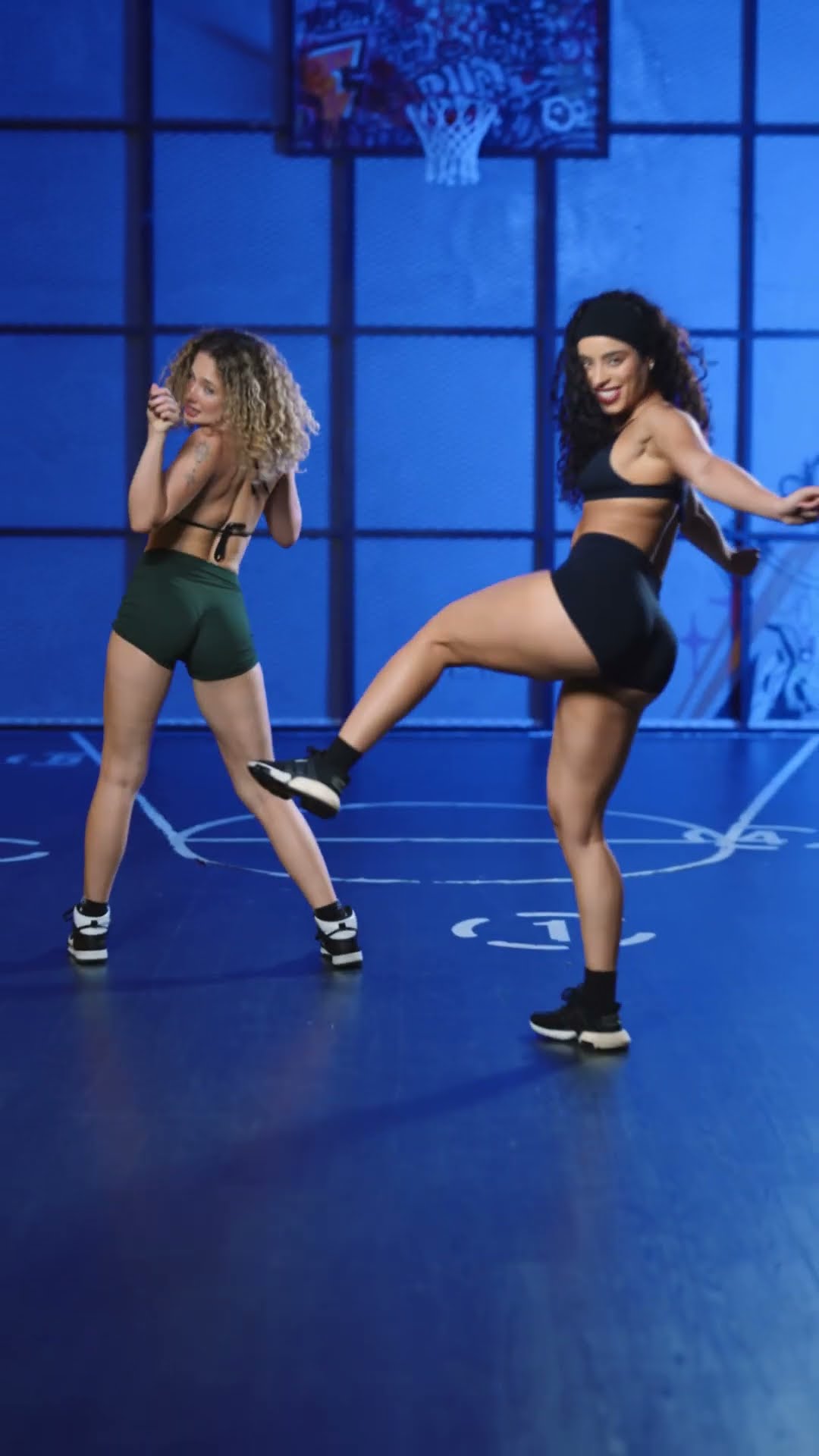 Safada dance challenge continua super em alta, já aprenderam aí? ??✨