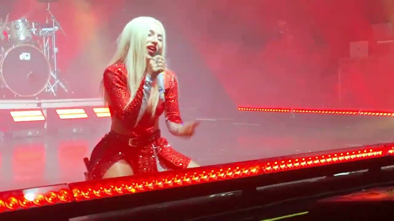 Ava Max - Dancings Done (live 2023 tour Milan, Fabrique - front row view)
