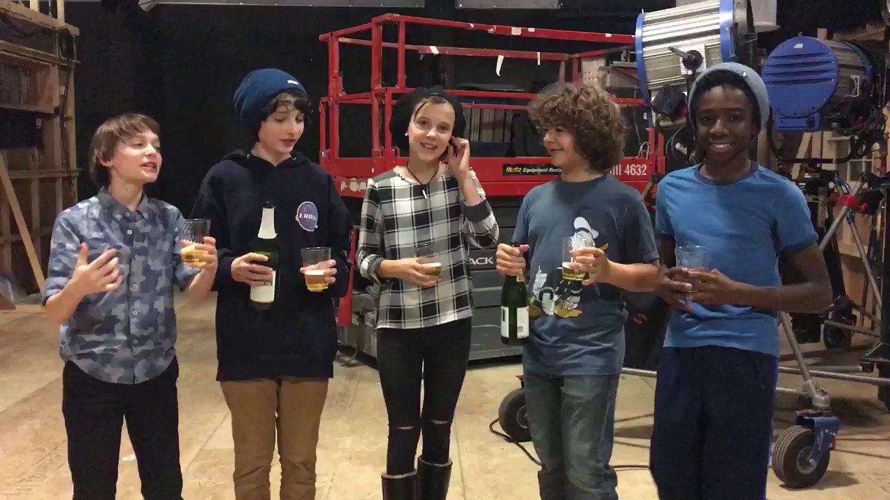 Cast Stranger Things Millie Bobby Brown Finn Wolfhard Gaten