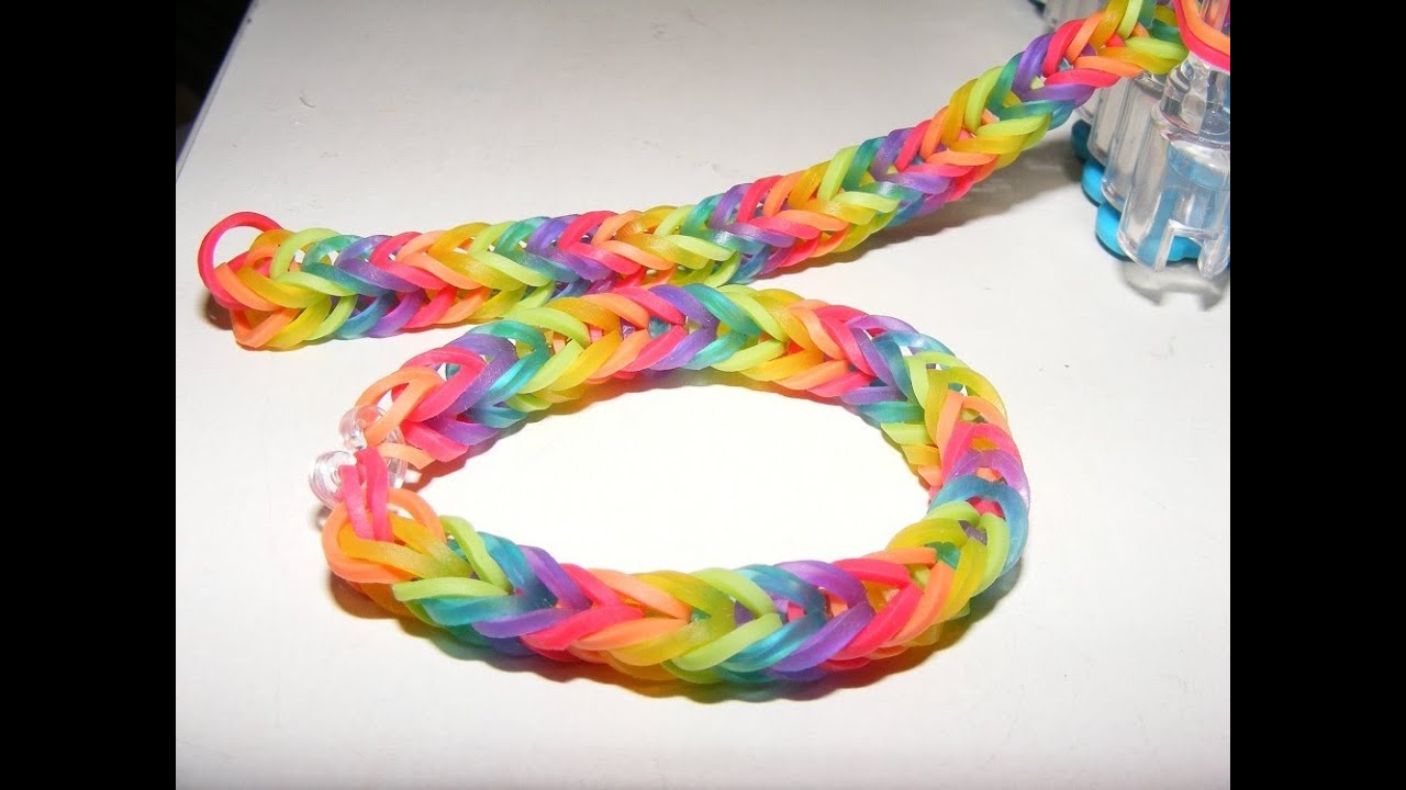 הדרכה - איך לעשות צמידים מגומיות - צמיד קשת Rainbow loom - YouTube