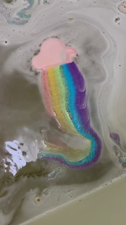 Радужная бомбочка облачко #shorts #bathbomb #play #радуга #rainbow # ...