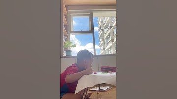 Trên đời có 2 loại ánh sáng rực rỡ nhất. Một là ánh sáng mặt trời. Hai là dáng vẻ nỗ lực của bạn đó