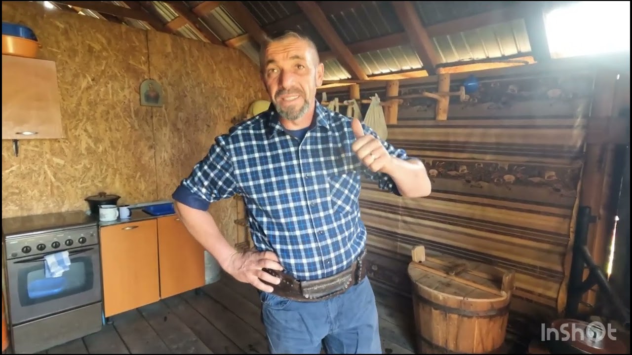 VIAȚA IN MUNȚI ⛰️LA STANA  BACIULUI COSARCA SORIN DIN SARMAS .HARGHITA-OAMENI HARNICI .FELICITARI