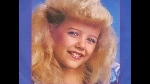 Rachel Saunders - Old Enough To Praise The Lord
