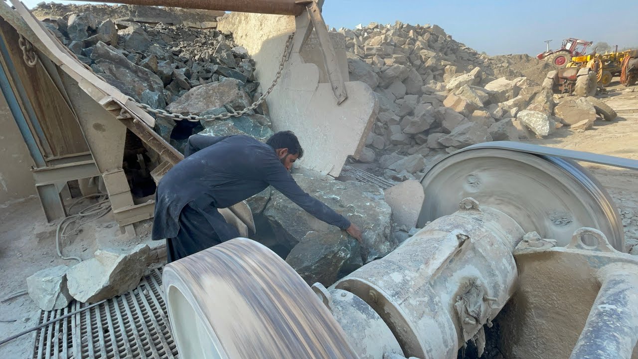 Big Stone Jammed in Hopper 😱 Pulled Out with Chain | Extreme Crusher Work 