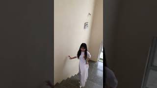 Quay Lén Gái Xinh Áo Dài Lên Cầu Thang
