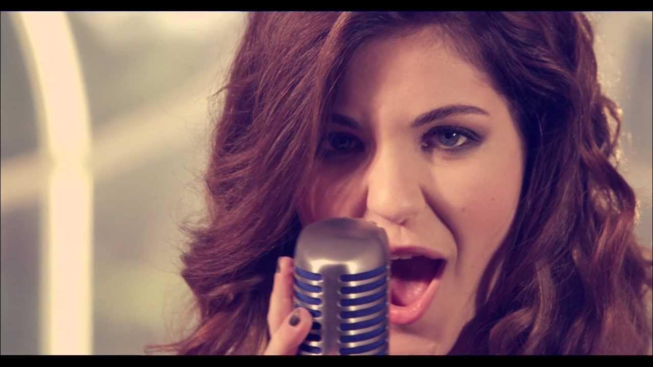 Run Run Run Celeste Buckingham. Celeste Buckingham. Run Run Run Celeste Buckingham Ноты. Певица американская с темными волосами исполнившая песню Run Run Run Run.