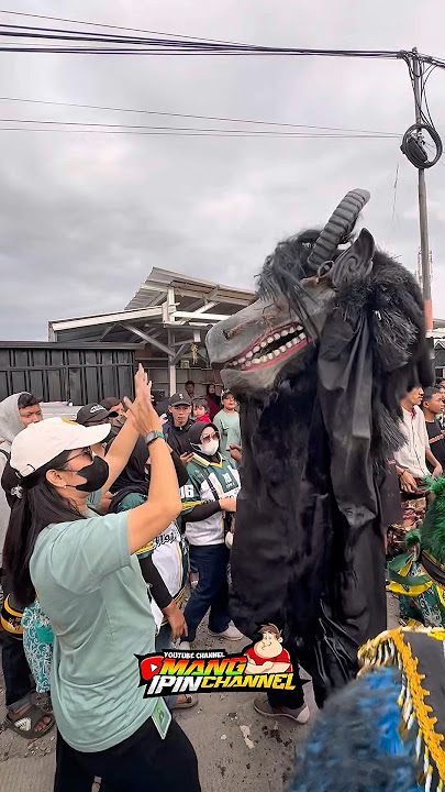 Cewek cantik goyang bareng Mundinglaya