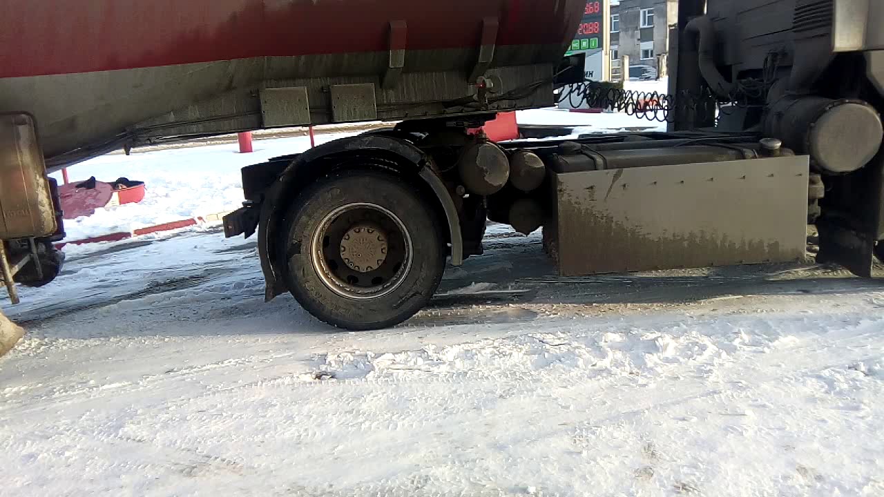 Нива буксует в снегу Нива буксует в снегу