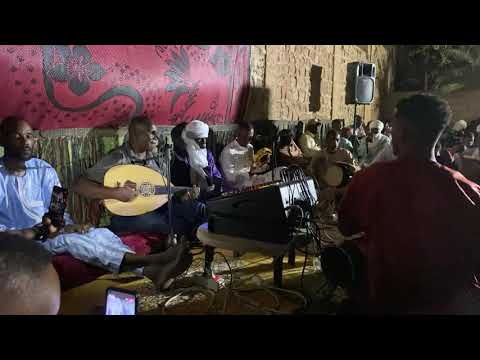 ماوي احمد وفرقة فنانين الطاسيلي حي تين خاتمة