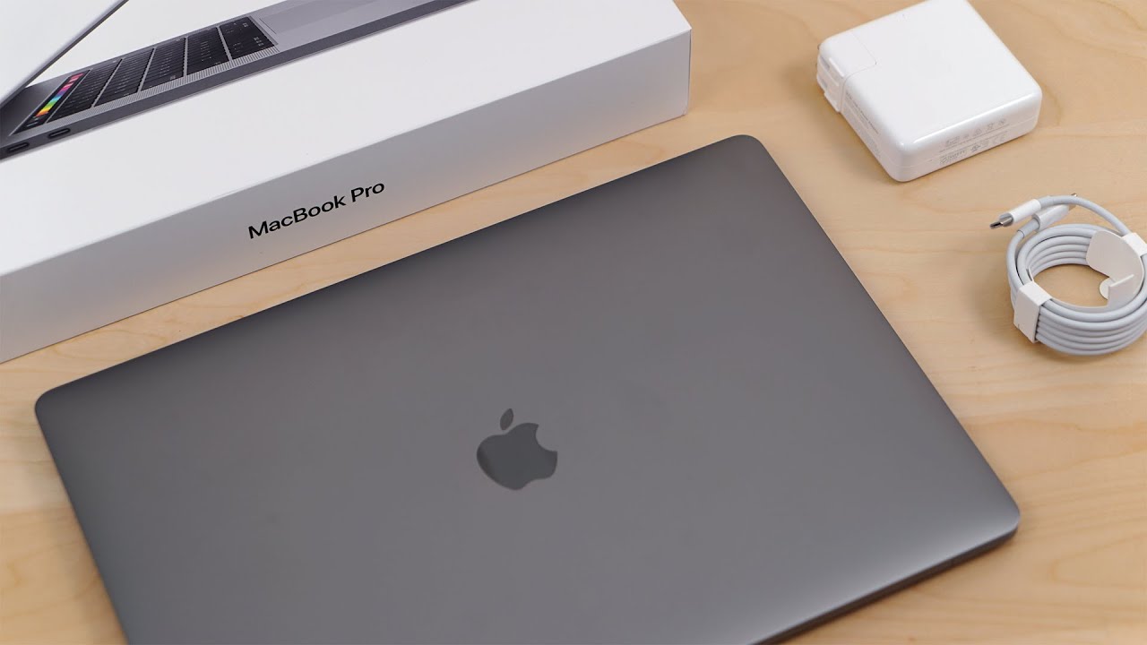 2018 MacBook Pro 15” Unboxing (2.6GHz/i7, 32GB RAM & 512GB Storage)