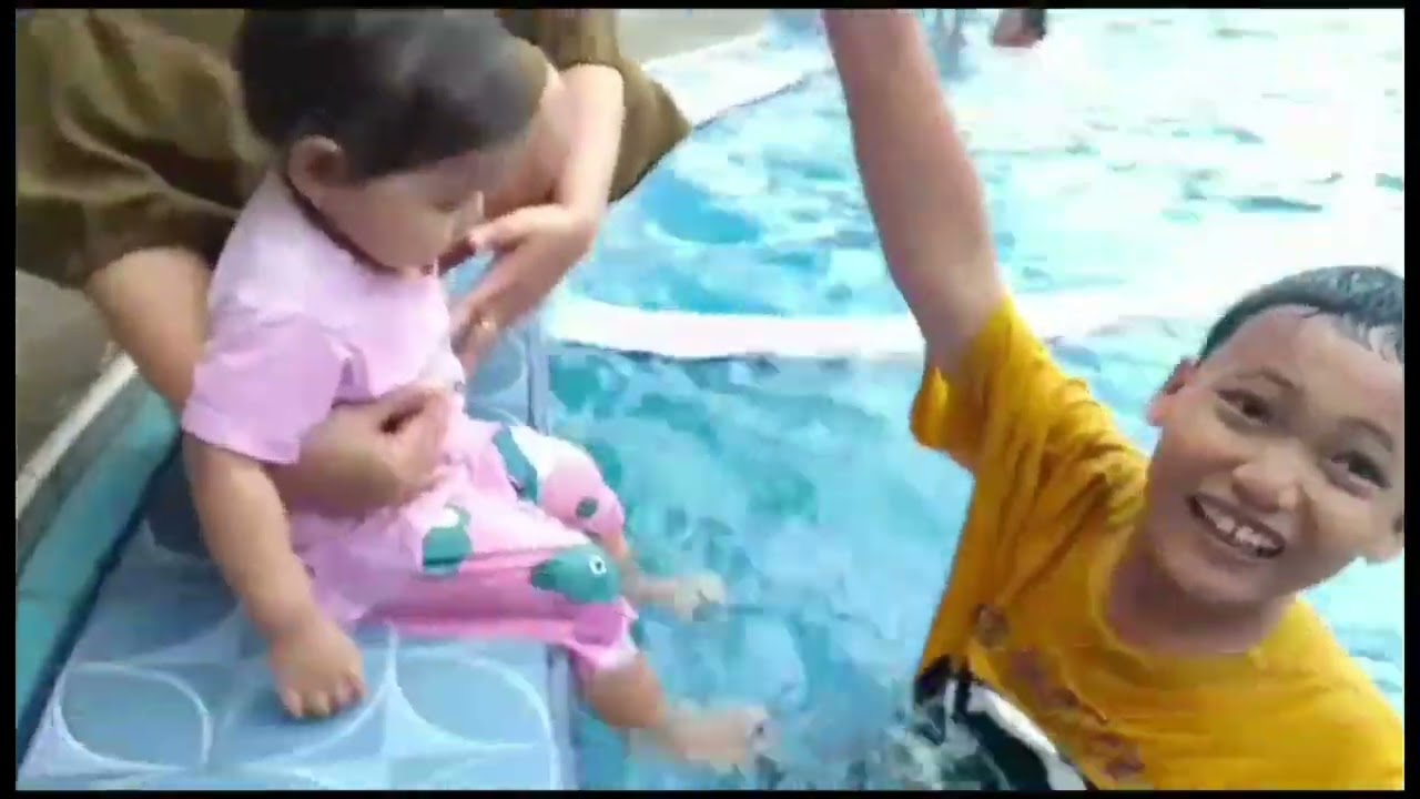 Dedek Queen Berenang di tempat wisata Lembah Wilis Madiun