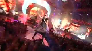 Κόκκινα Χαλιά & Νίνο - I Kissed a Boy (Mad VMA 2009)