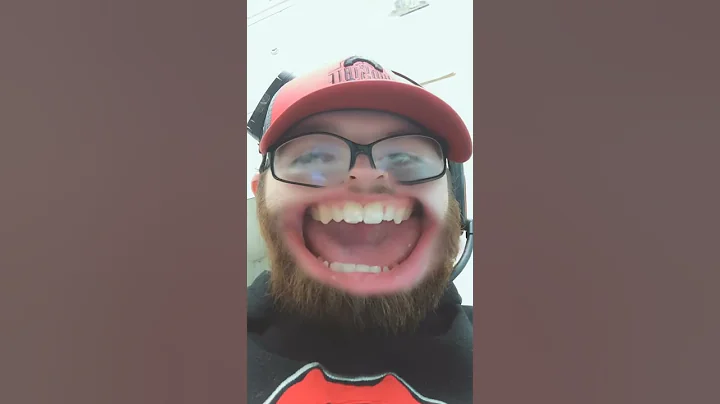 How the gorilla talks to his wifey