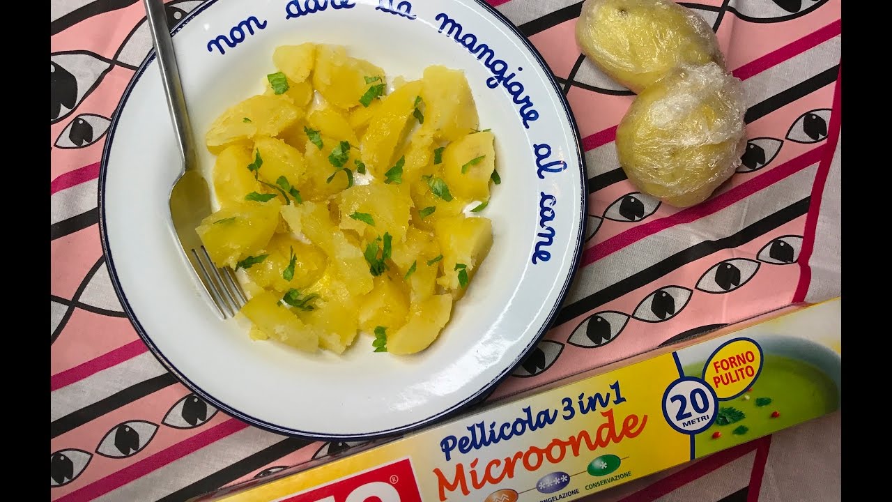 Patate lesse in pochi minuti con pellicola in microonde (metodo Antonella  Clerici) - YouTube