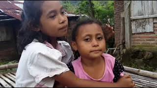 KIDEN INA (LATIHAN MEMPRODUKSI CLIP VIDEO DAN LIRIK LAGU OLEH PUTRI WELAN SISWA SMAK FRATERAN PODOR)