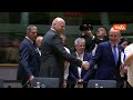 Meloni arriva al Consiglio Ue di Bruxelles, baci e abbracci con Metsola, Kallas e Christodoulids