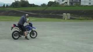 Dトラッカー125　ウイリー失敗