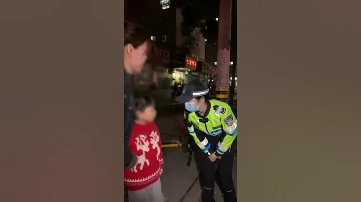 👮中國女交警執勤實錄。查酒駕，時間：3月2日晚。 - 天天要聞
