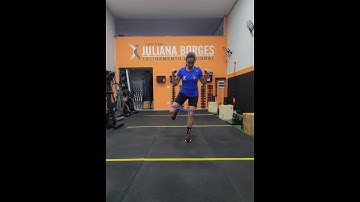 Abdução de coxa em base unipodal com mini band acima dos joelhos