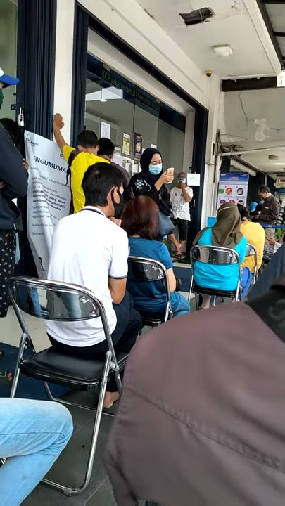 Antrian bank mandiri semanan ....
