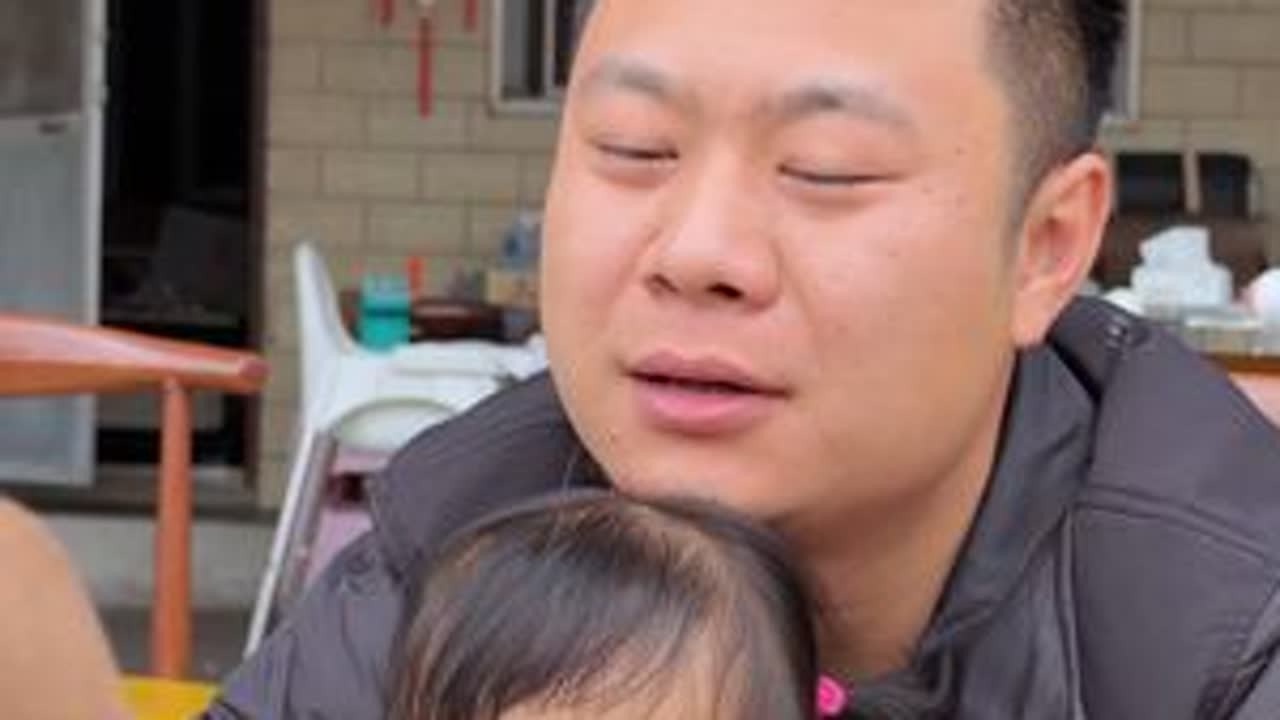 三石生日，妈妈幺舅母张罗一桌好菜，长寿面配蛋糕，幸福满满！