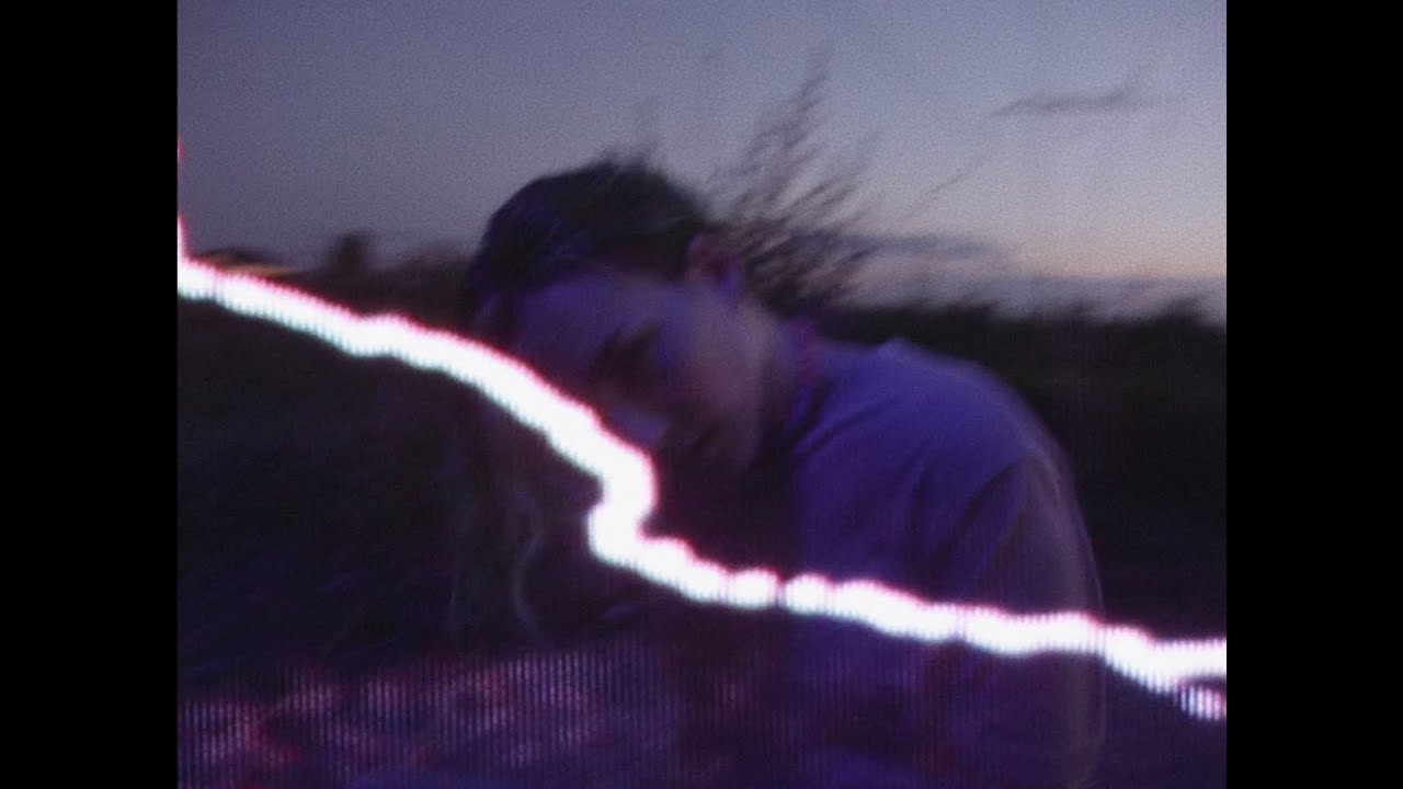 Guarda Sophia Bel - You're Not Real You're Just a Ghost (Official Music Video) su YouTube Guarda Sophia Bel - You're Not Real You're Just a Ghost (Official Music Video) su YouTube
