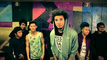 "ASTYNOMIAPHOBIA" Official Music Video