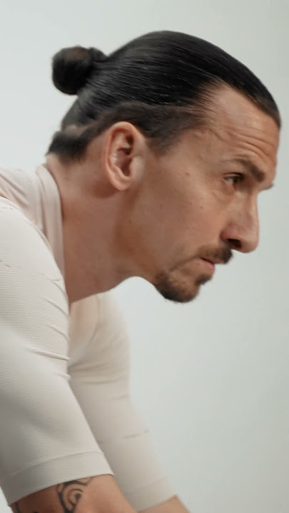 #ASMR 🔊 of Zlatan Ibrahimović testing our cycling collection. #zlatanibrahimović #cyclinglife