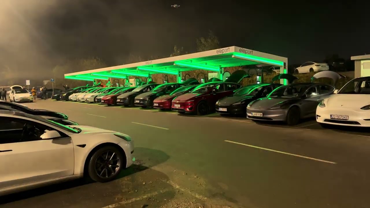 Tesla Light Show Zagreb | Auld Lang Syne 🎄⚡