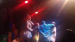 RIA NADA RIA BUNGA DAHLIA AKI AKI BEREBUT BIDUAN