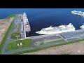 Пассажирский морской порт на Васильевском острове в Санкт-Петербурге. Полет над Финским заливом.